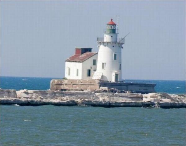 ice_lighthouse1.jpg